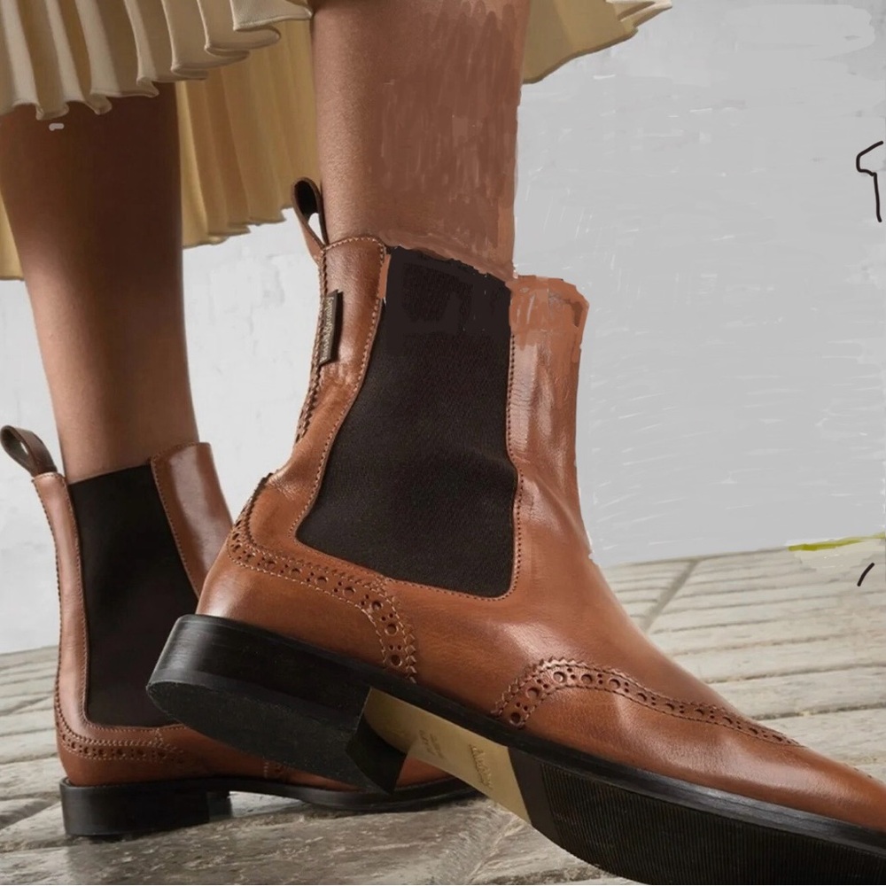 Russell & Bromley Cadogan Tan Leather Brogue Chelsea Boots. Size EU 37 (US 6)